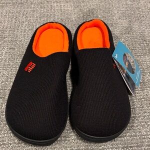 Men’s Black Slip-On Cozy Slippers with Orange Lining/ Sz 7/8